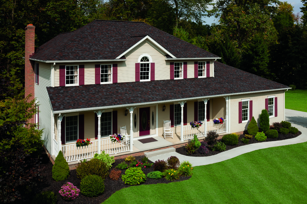 Residential home with 2025 Shingle Color of The year: Merlot on it!